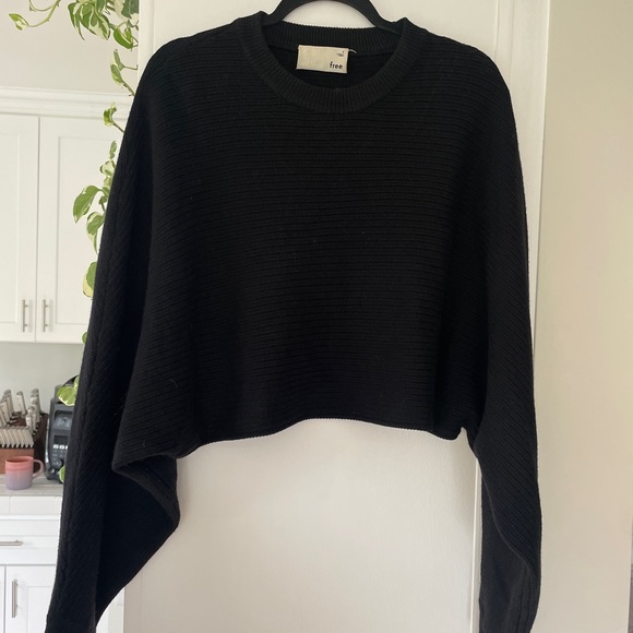 Aritzia Wilfred Free Lolan Cropped Black Sweater - Picture 6 of 8